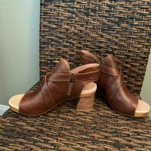 dansko arlene platform sandal